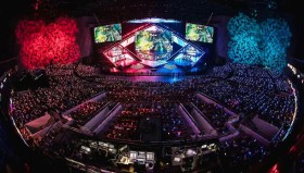 上海陆家嘴Faker电竞盛宴：东方明珠下传奇永不落幕